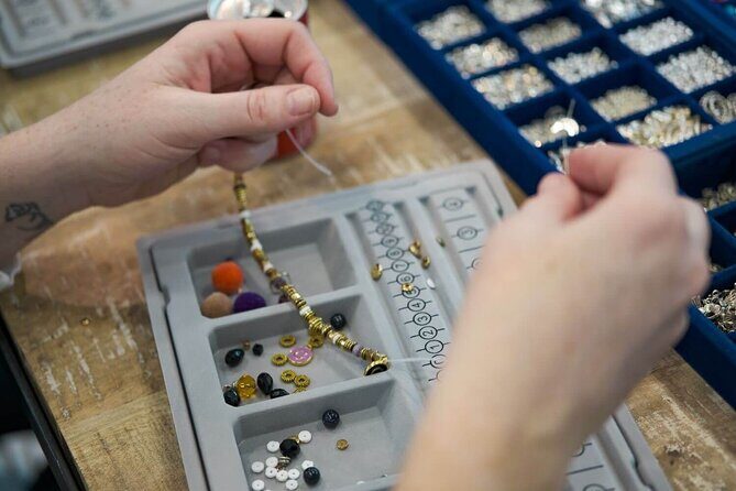 Manufacturing of Customizable Bracelets in Paris - Practical tips so your hour goes smoothly