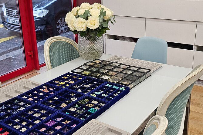 Manufacturing of Customizable Bracelets in Paris - Choosing semi-precious stones and accessories that feel like you