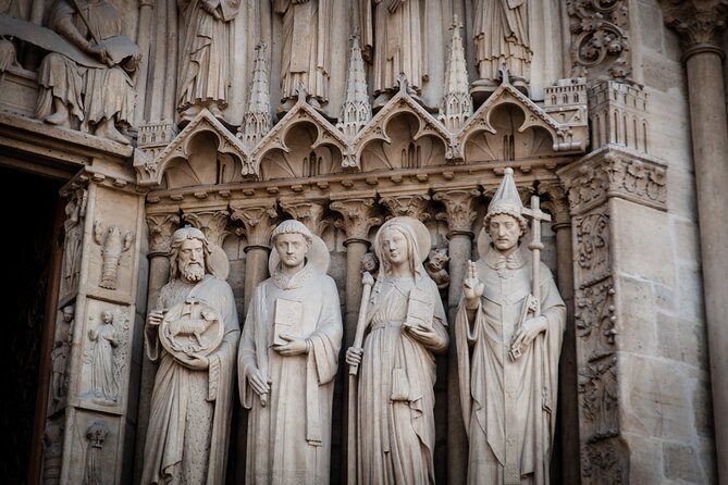 Medieval Paris: Notre Dame, Sainte Chapelle and Conciergerie - Île de la Cité: the medieval stage before you even enter Notre-Dame