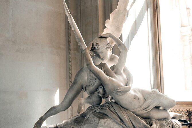Mona Lisa and Treasures: Louvre Museum Experience 6-people Max - Meeting at Palais Royal and ending inside the museum