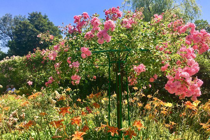 Monet's Gardens & House-Private Giverny Tour From Paris - Priority access and private guidance: where the money really goes