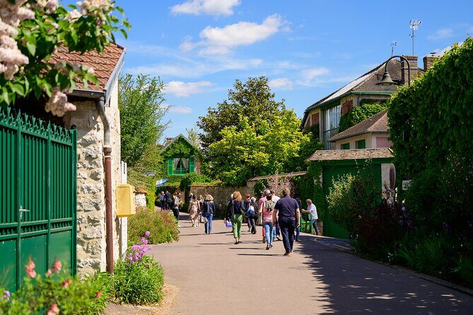 Monet's House and Garden & Giverny Village - Getting there: pickup, comfort, and why timing matters
