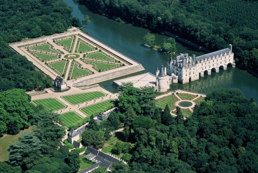 Mont Saint-Michel & Chateaux Country 3-Day Tour from Paris - Price and Logistics: Is This $849 Good Value?