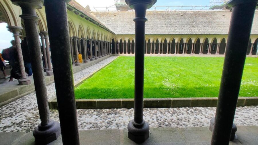 Mont-Saint-Michel: Private Guided Tour with Abbey Entrance - Why a private Mont-Saint-Michel guide is worth it