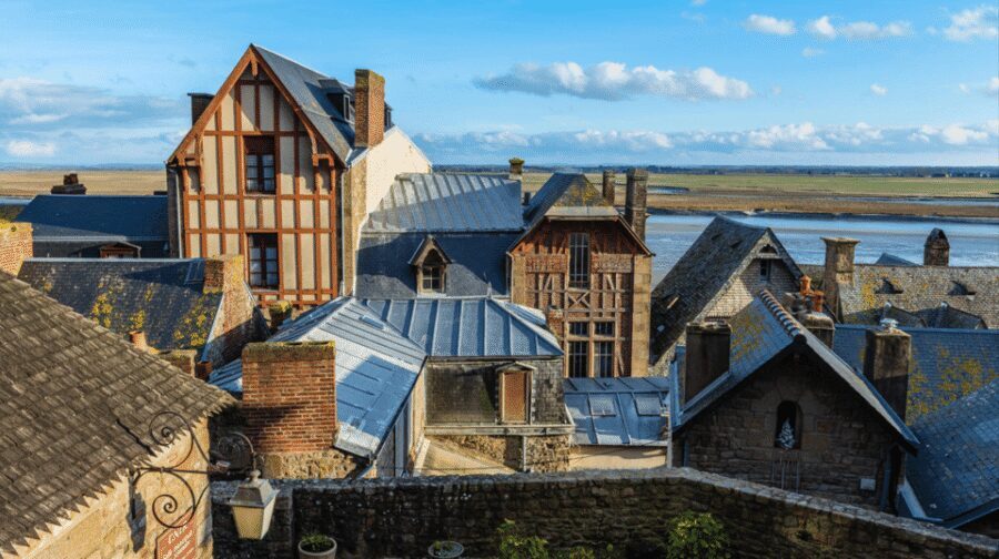 Mont-Saint-Michel: Private Guided Tour with Abbey Entrance - On foot connections: why that 15-minute stretch matters