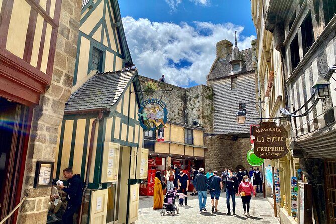 Mont Saint-Michel Small-group 2 to 7 people from Paris - The drive to Normandy in a Mercedes: comfort, but not luxury
