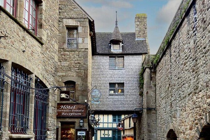 Mont Saint-Michel with Calvados Tasting Private Tour from Paris - Driver-Guide Quality: The Human Part You Can Feel