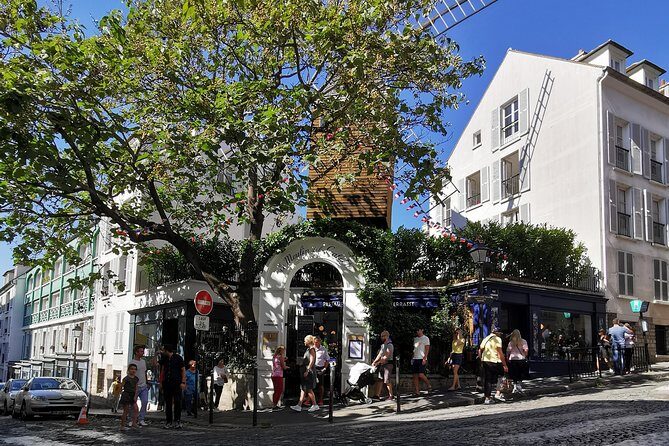 Montmartre and Sacre Coeur Private Guided Tour in Paris - Guides, Storytelling Style, and Who This Tour Fits