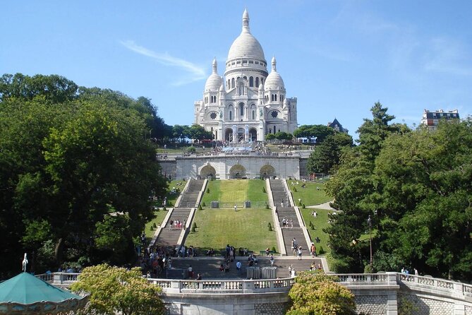 Montmartre and the Sacré-Coeur with the best guides in Paris - Start at Au Petit Montmartre, then let the hill do its job