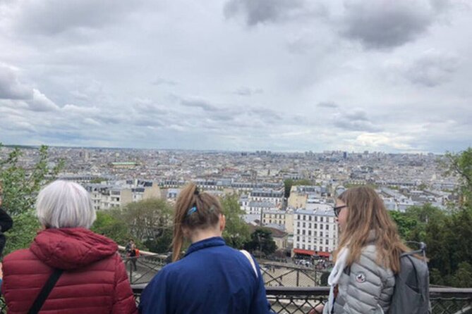 Montmartre and the Sacré-Coeur with the best guides in Paris - The included pie: a small stop that actually helps