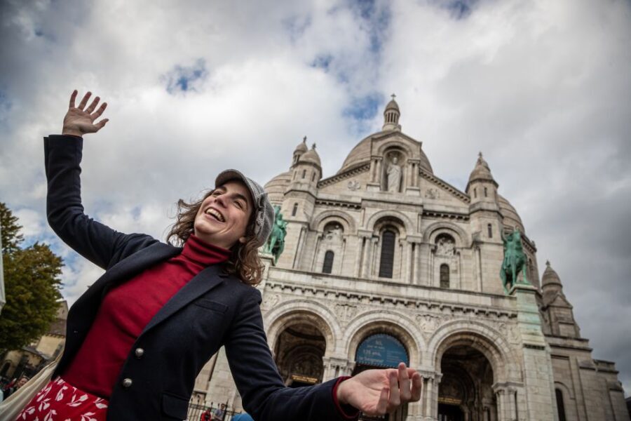 Montmartre en chansons: tour with a professional singer - Stop by stop: Abbesses, Wall of Love, Rue Lepic, and the Moulin de la Galette