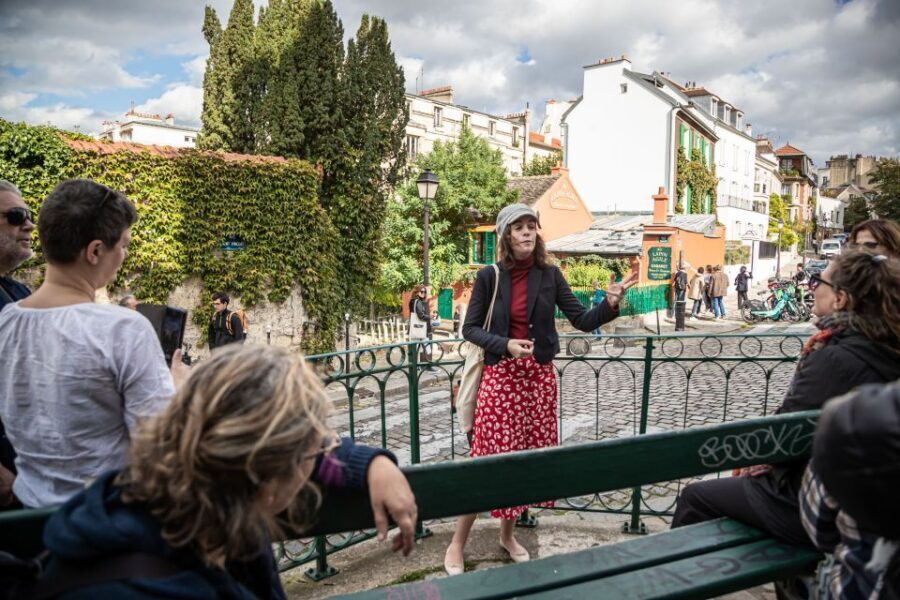 Montmartre en chansons: tour with a professional singer - Dalida, Théâtre Lepic, La Maison Rose, and the Clos Montmartre vineyard vibe
