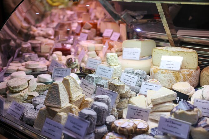 Montmartre Food Tour: The Most Complete Paris Food Experience - The sit-down finale: bourguignon, oysters, cheeses, and sweets