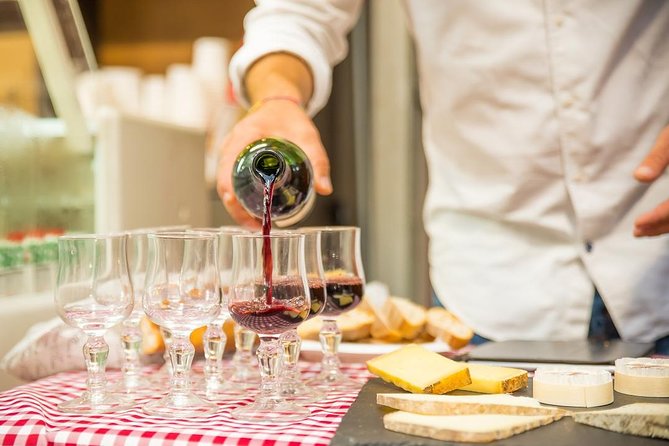 Montmartre French Bistrot Style Food & Wine Tasting Tour - Meeting at 5 Pl. Blanche at 6:00 pm: what the start feels like