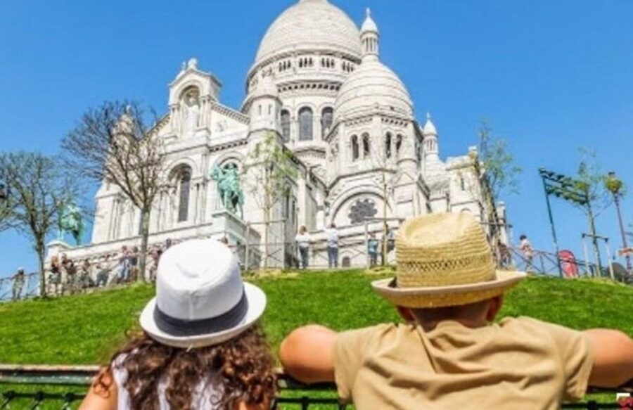 Montmartre: Guided Tour for Kids and Families - The vineyards, cabarets, and a park break for kids