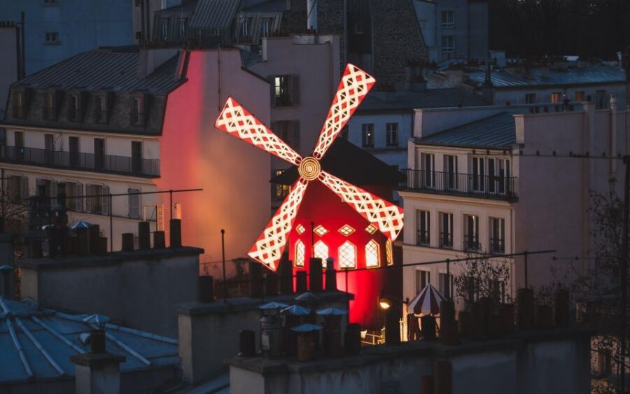 Montmartre: Guided tour to Sacré-Coeur - The hill’s quirks: windmills, vineyard wine, and the pink restaurant