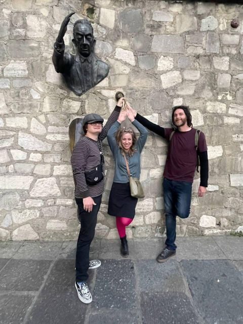 Montmartre: Guided tour to Sacré-Coeur - Place du Tertre: painters, portraits, and why this square matters
