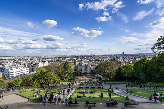 Montmartre guided walking tour with local guide in small group - Why Montmartre feels different on a guided walk
