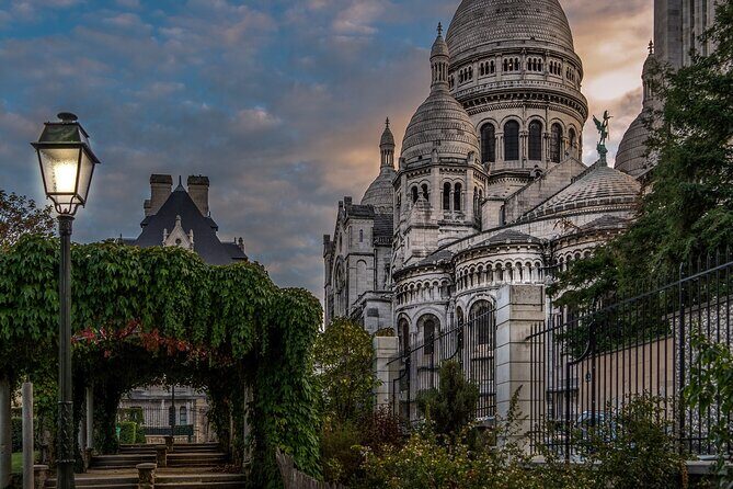 Montmartre guided walking tour with local guide in small group - Le Bateau-Lavoir: where Picasso’s Cubism started