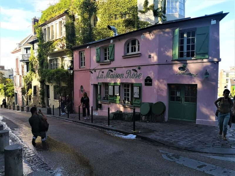 Montmartre : private family tour - Sacré-Cœur area: what the 20-minute stop is really for