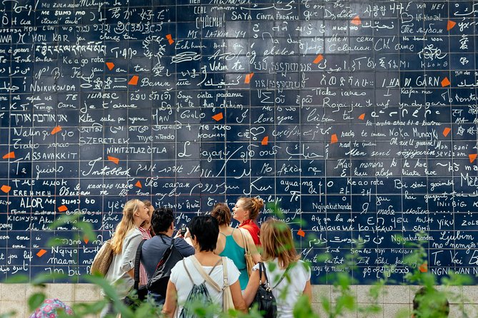 Montmartre Private Food Walking Tour With Locals: The 10 Tastings - How private guiding shows up in real life
