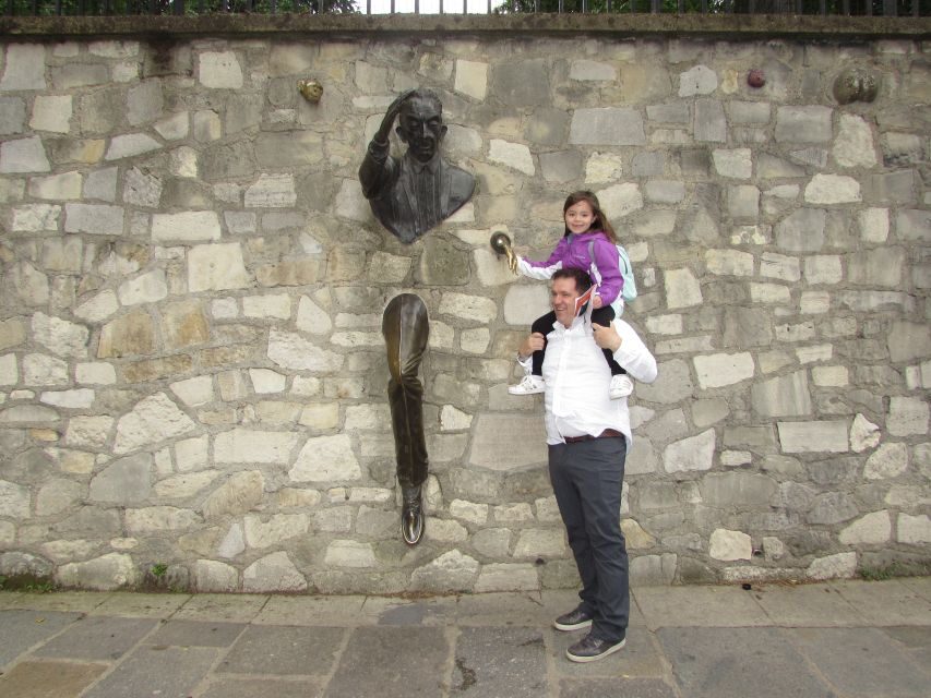 Montmartre: Private Treasure Hunt for Families and Kids - Artist riddles: Dali and Picasso as kid-friendly clues