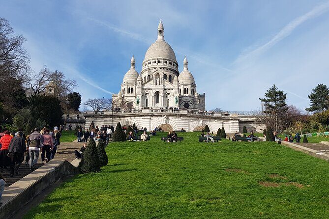 Montmartre Sacré Coeur and Moulin Rouge best shops and cafés - Start on Boulevard de Clichy: Moulin Rouge Cabaret and Photo Time