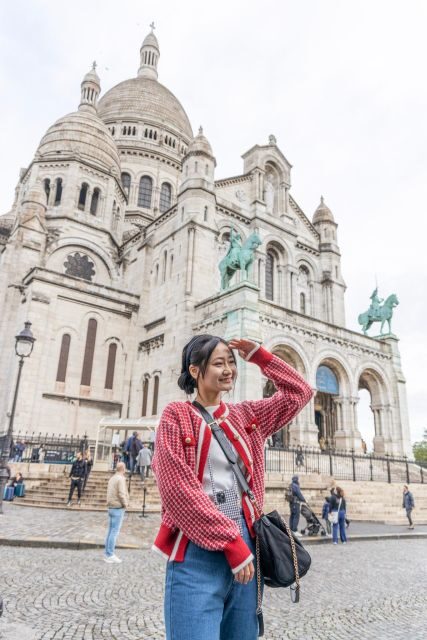 Montmartre Sacre Coeur area photoshoot by Paris photographer - Key things to know before you go