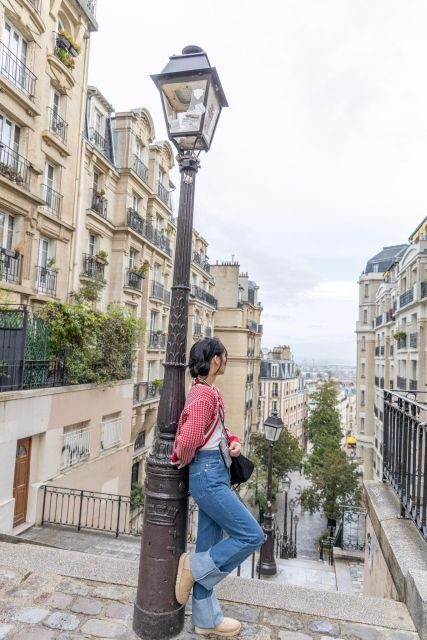 Montmartre Sacre Coeur area photoshoot by Paris photographer - Montmartre photo stops: cobblestones, slopes, and real charm