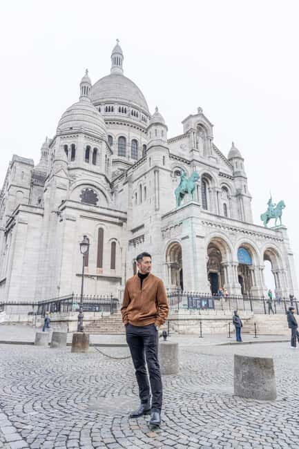 Montmartre Sacre Coeur area photoshoot by Paris photographer - Photos you get: 200+ originals, high-res JPEGs, and limits