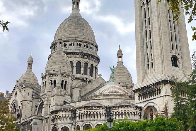 Montmartre Self-Guided Audio Tour: More Than Meets the Eye - Maison Rose, a tiny vineyard, and Lapin Agile in full Montmartre mode
