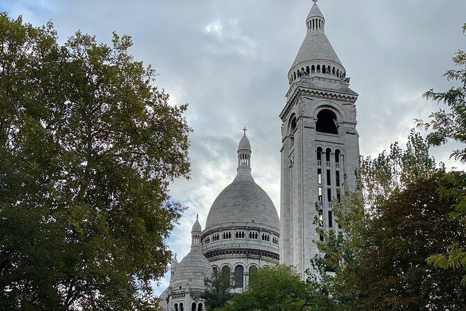 Montmartre Semi Private Tour: from Moulin Rouge, to Sacré-Cœur - Sacré-Cœur time: bread first, then the view