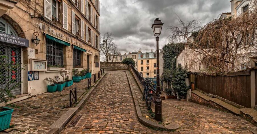 Montmartre Walking Tour in English - Van Gogh’s house stop: understanding why artists came to the hill