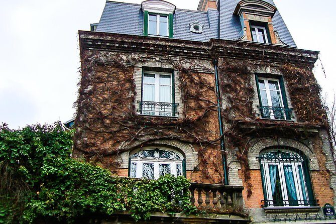 Montmartre Walking Tour with a Private Local Guide - Sacré-Cœur: the white crown, plus your choice about the dome