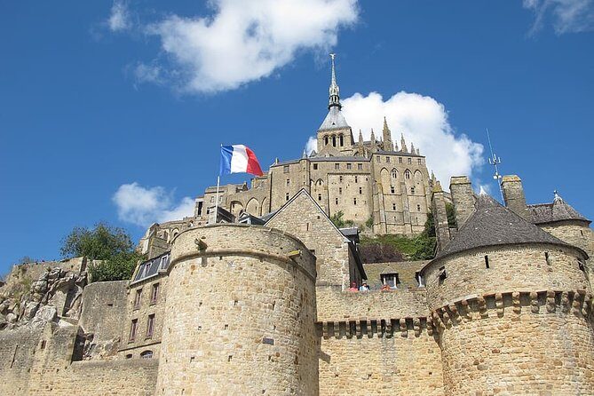 Mt St. Michel Private Tour with Abbey tickets and tour guide - Mont Saint-Michel on foot: why the timing matters