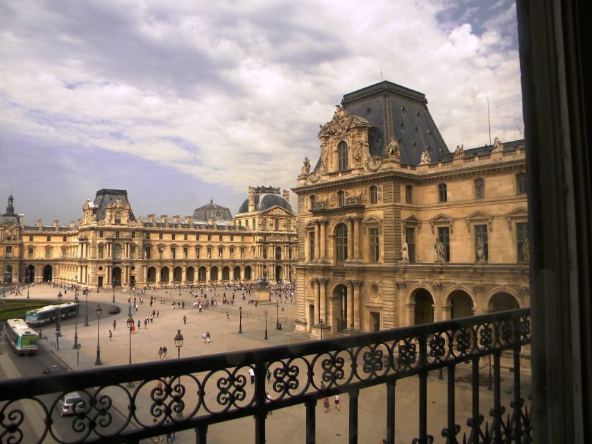 Murders and Mysteries of the Louvre Museum - Meeting the Guide Under the Louvre Pyramid (Where Your Tour Starts Fast)