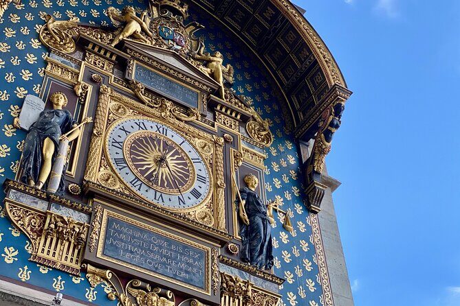 Mysteries & Legends, smartphone audioguided walking tour - From Arc du Carrousel to the Louvre pyramid: a confident start
