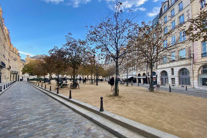 Mysteries & Legends, smartphone audioguided walking tour - Pont des Arts and Pont Neuf: views plus the creepy commentary