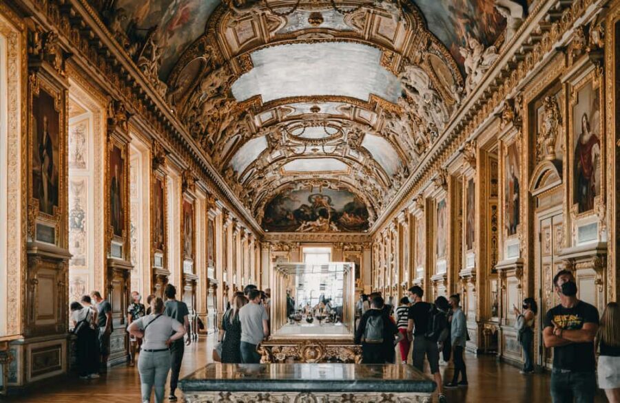 Night at the Louvre Museum: 6-people Max Guided Exploration - Evening storytelling that helps you look smarter