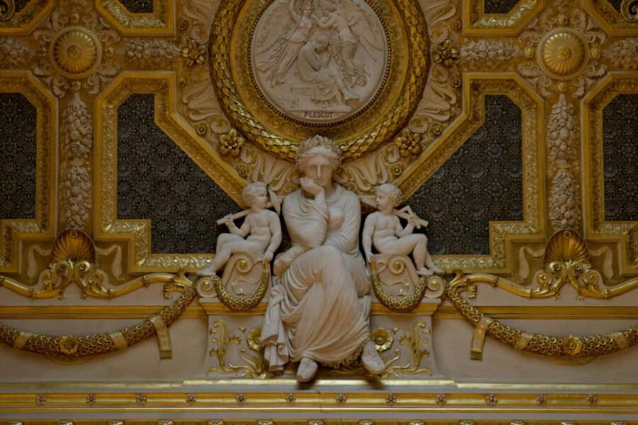Night at the Louvre Museum: 6-people Max Guided Exploration - Comfort and practical tips for a smooth evening