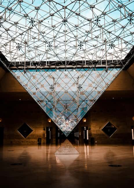 Night at the Louvre Museum: 6-people Max Guided Exploration - Small-group format: 6 people makes the museum manageable