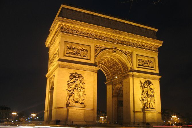 Night Paris / duration 2h - from 1 to 6 passengers - Why this 9:30 pm TukTuk loop feels so good