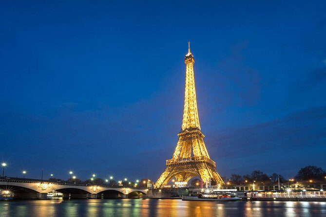 Night Paris / duration 2h - from 1 to 6 passengers - Price and value: what $299.82 per group really means