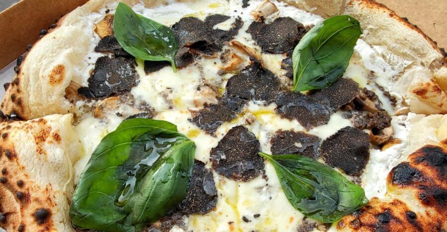 No Diet Club - A selection of the best pizzas in Paris ! - What you’ll taste: Italy, Turkey, and New York style (plus seasonal rotation)