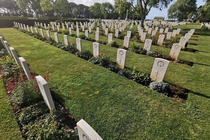Normandy Landing Beaches Private Day Tour from Paris - The US Cemetery at Colleville-sur-Mer: A Pause That Hits