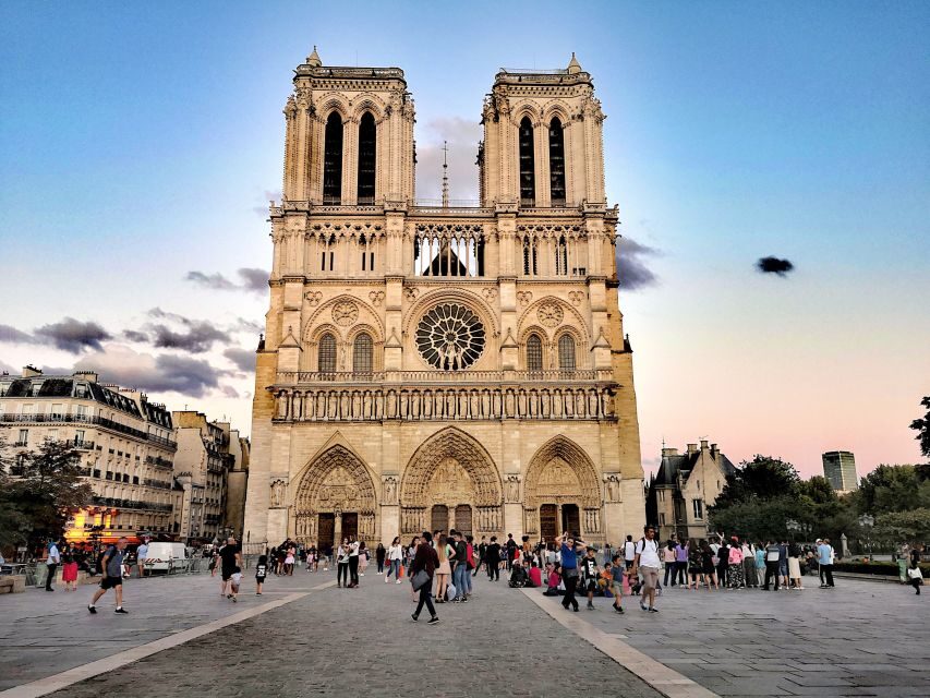 Notre-Dame Cathedral Private tour - The guides: storytelling style that makes the cathedral click