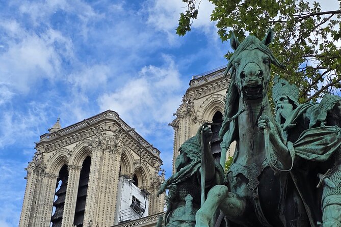 Notre Dame de Paris Interior Guided Tour - Small group, English tour, and real guide impact