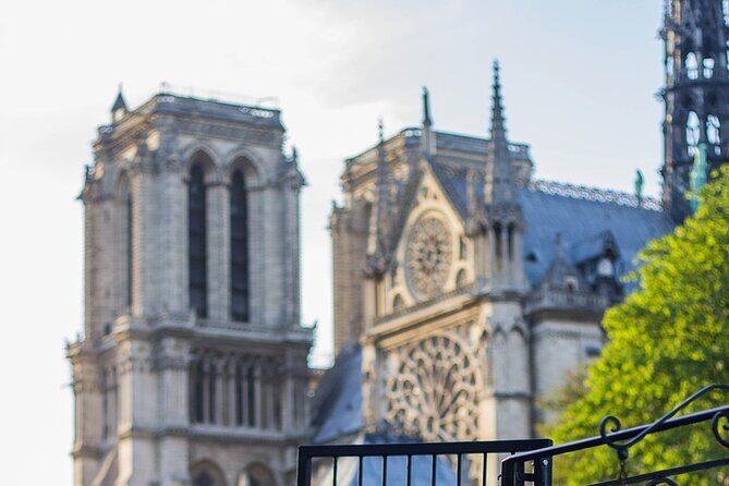 Notre Dame Guided Tour with Scheduled Group Access Option - Quick hits before you go