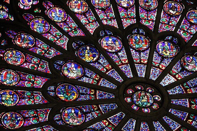 Notre Dame Guided Tour with Scheduled Group Access Option - Meeting Point at the Statue of Charlemagne: how to not waste time