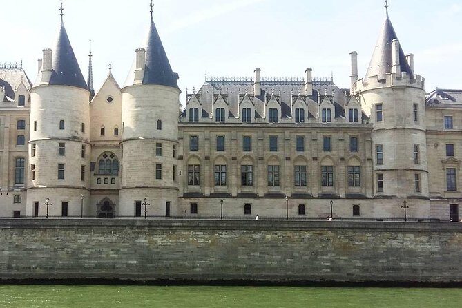Notre Dame & Ile de la Cité Private 2-Hour Walking Tour in Paris - Entering Notre-Dame: what you actually get inside (and what’s not included)